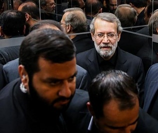 لاریجانی و بادیگاردهایش در آسانسور/عکس